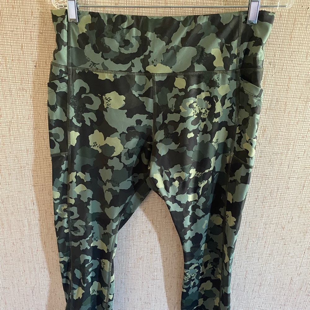 Women’s Avia Camouflage Performance Leggings - Green Camo Size XL (16/18)